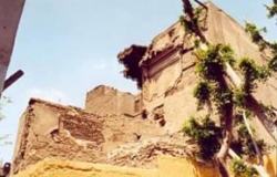 Deterioration of the South Facade ( cracks, missing plaster ...) 