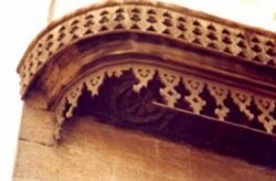 Deterioration of wooden canopy -- Missing of geometrical wooden pierced frieze 